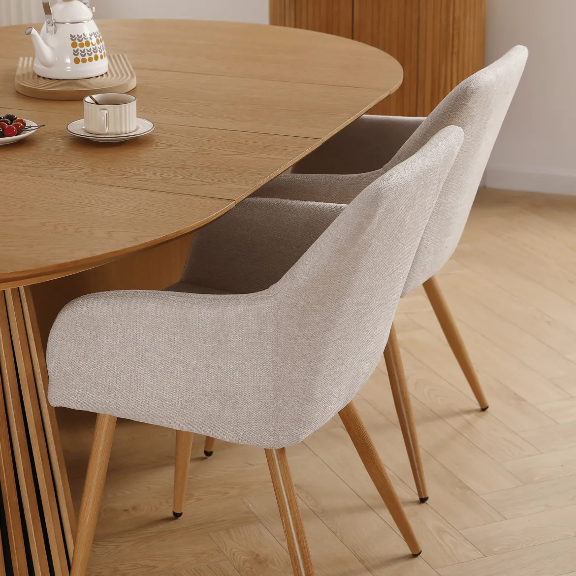 Jenna spisebordstol - beige tekstil med egelook