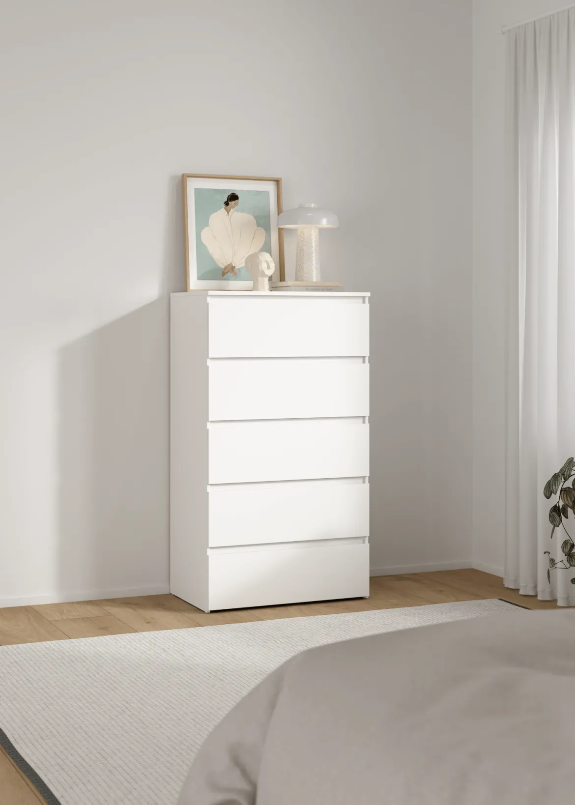 Maise kommode H:114 x B:65 x D:41 cm med 5 skuffer i hvid