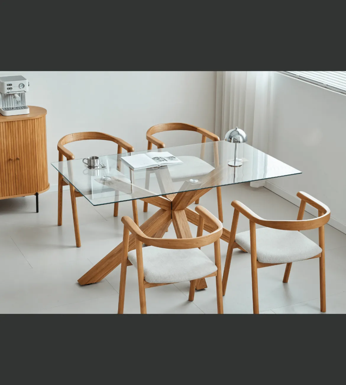 Sidney - Glas spisebord med ben i massiv egetræ 150x90 cm